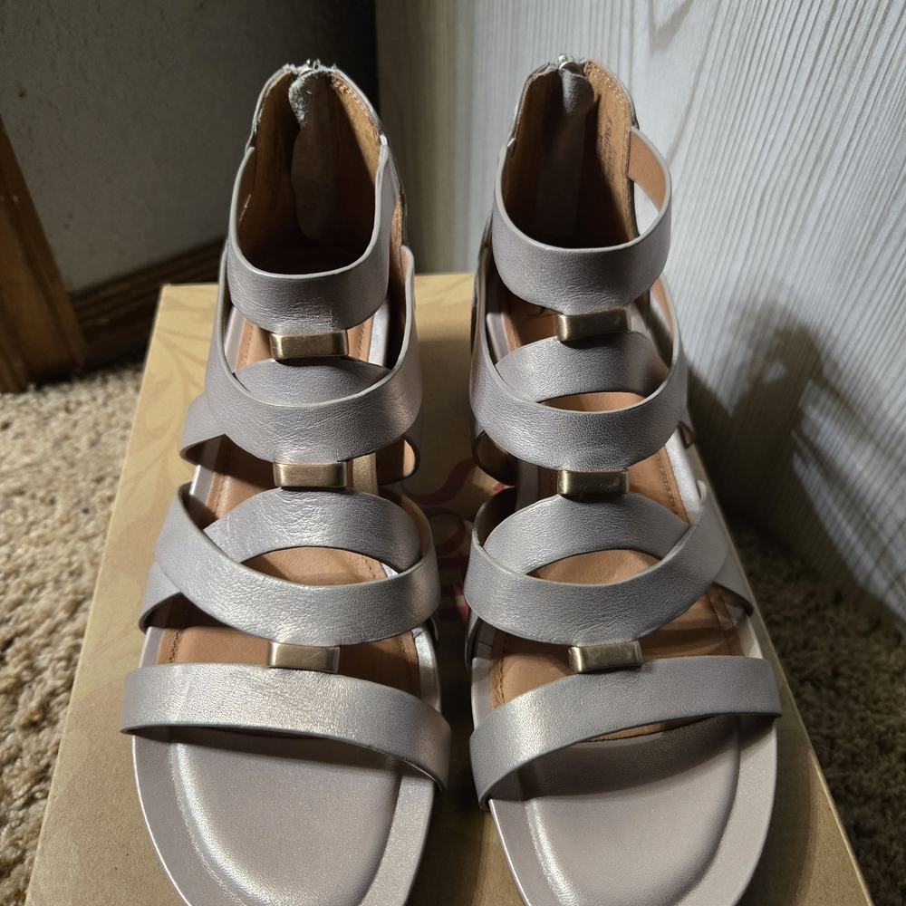 Sofft Women's Metallic Strappy Sandals